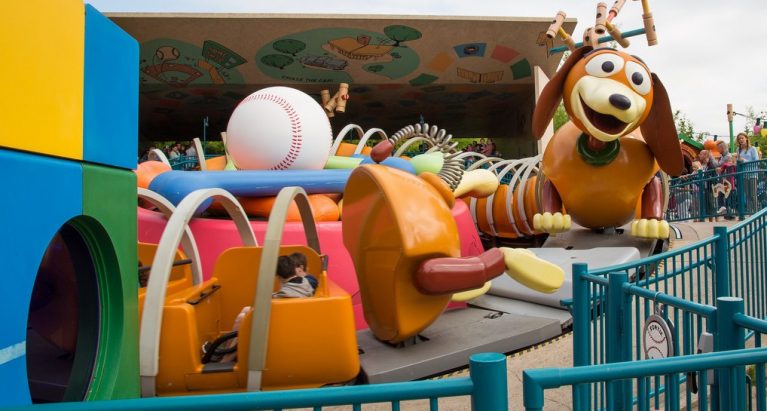 Slinky Dog Zigzag Spin | Disneyland Paris